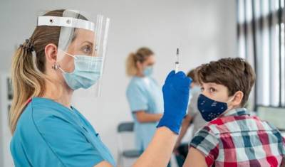 Вакцинация подростков от коронавируса начнется до 20 сентября