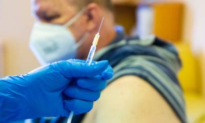 Словакам будут платить за вакцинацию против коронавируса