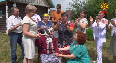 Жительница Мариинско-Посадского района отметила вековой юбилей: "Поздравляли именинницу всей деревней с песнями и плясками"