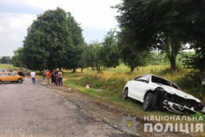 В Винницкой области беременная за рулем иномарки после ДТП насмерть снесла двух женщин