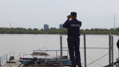 На острове Городской в Астрахани спасли двух тонувших подростков