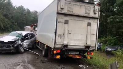 Видео из Сети. Хотел как лучше: в Приморье водитель попал в ДТП при оказании помощи пострадавшим