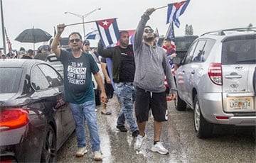 Кубинская диаспора перекрыла шоссе в Майами в знак поддержки протестов у себя на родине