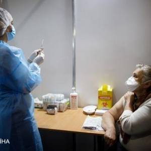 В Украине вакцинировались от коронавируса еще 100 тысяч человек