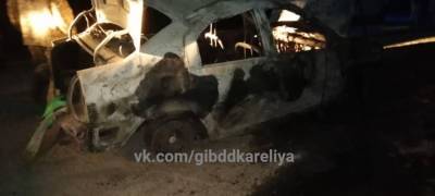 В Карелии автомобиль вспыхнул после ДТП: пострадали пассажиры