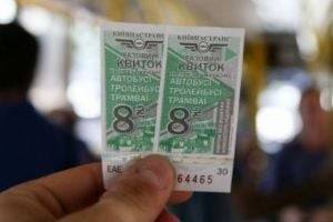 В Киеве с сегодняшнего дня отменены бумажные билеты в транспорте