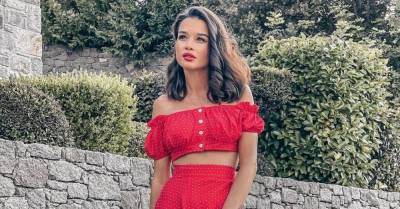 Lady in red: похудевшая Бородина выгуляла на курорте яркий total look в горошек