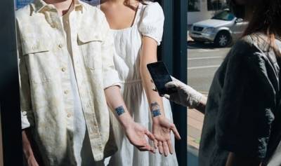 В Москве начали делать временные татуировки с QR-кодами для прохода в рестораны