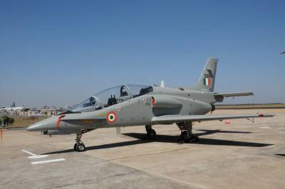 Индийские ВВС заканчивают сертификационные испытания нового реактивного УТС HJT-36 Sitara