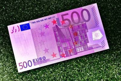 Фальшивые 500 евро обнаружили в псковском банке