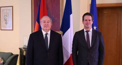 Президент посетил посольство Франции, чтобы лично поздравить посла с Днем взятия Бастилии