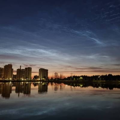 В небе над Санкт-Петербургом были замечены «Серебристые облака» — фото и видео