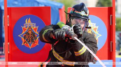 ФОТОФАКТ: В Минске проходят республиканские соревнования "Сильнейший пожарный-спасатель"