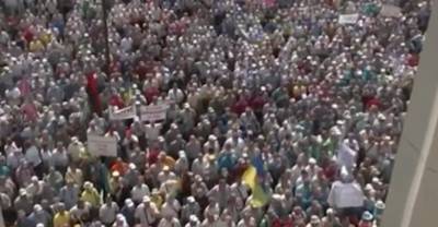 В Киеве начались столкновения протестующих экс-силовиков с полицией
