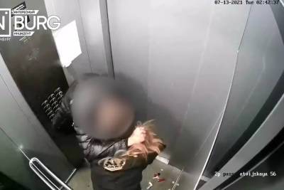 Драка в лифте пары из Екатеринбурга напомнила голливудский боевик