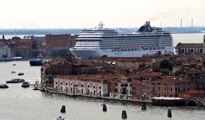 В Венеции запретили заход крупных круизных лайнеров