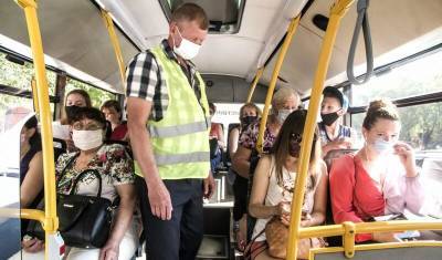 Аксенов обвинил чиновников в фальсификации отчетов о масках в транспорте