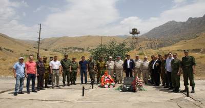 В Таджикистане почтили память погибших военных при нападении боевиков на 12 погранзаставу Саригор в 1993 году