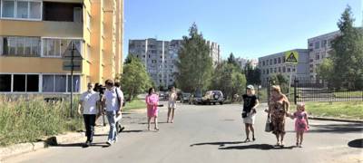 Бабушка из Петрозаводска попросила Путина помочь сделать тротуар, чтобы дети могли безопасно ходить в школу (ФОТО)