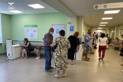 Депздрав опроверг информацию об очередях на вакцинацию в белгородской поликлинике