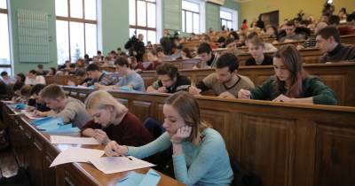 Россия заманивает на учебу абитуриентов с Донбасса: квота увеличена в два раза