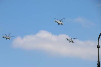 Военные вертолеты начали первую тренировку ко Дню ВМФ