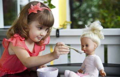 2-летняя девочка заработала редкий диагноз из-за куклы: в это сложно поверить