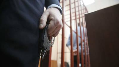 В Москве бывшего полицейского осудили за стрельбу в подростка