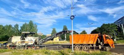 В Петрозаводске затруднено движение машин на Ключевой из-за ремонта дороги
