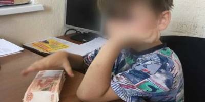 В Волгограде на остановке нашли шестилетнего мальчика с крупной суммой денег