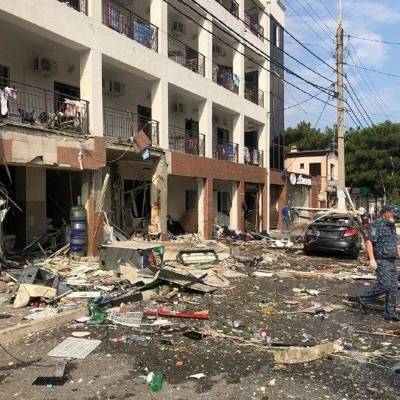 Завалы на месте взрыва газа в гостинице в Геленджике расчищены