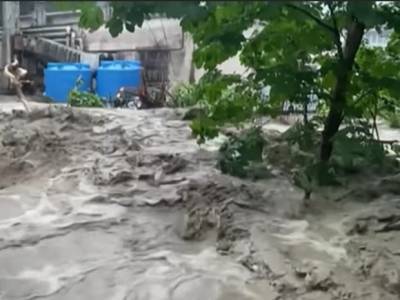 Стихия добралась до Узбекистана: жертвами наводнения стали восемь человек