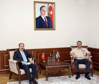 Министр обороны Азербайджана встретился с послом Турции