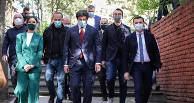СМИ: Каладзе прервал визит в Баку и спешно возвращается в Тбилиси