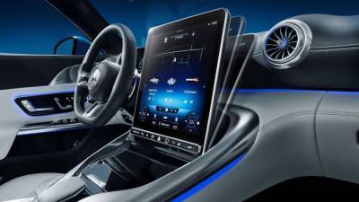 Mercedes показала поворачиваемый дисплей в новом AMG SL Roadster