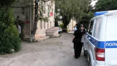 Задушенную девушку нашли в подъезде дома в Черкесске