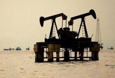 Цены на нефть снижаются после достижения компромисса между С.Аравией и ОАЭ в отношении добычи