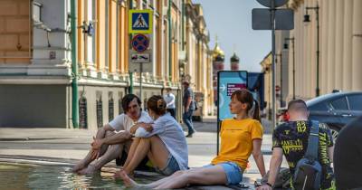 Фото с отдыхающими у фонтана в центре города разозлило москвичей