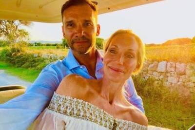 Жена Шевченко поздравила мужа с годовщиной, засветив совместное фото "с перчинкой": "Самая красивая пара"