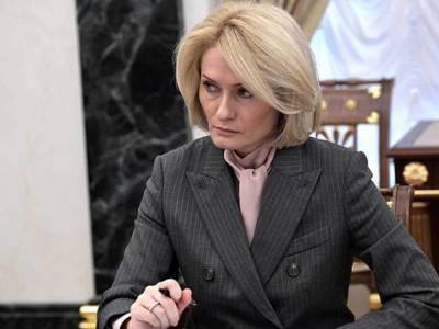 Абрамченко поручила отменить ограничения для закупки мусорных баков