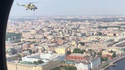 Боевые самолеты прошли на малой высоте над Санкт-Петербургом в рамках подготовки ко Дню ВМФ