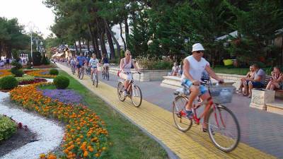 В Геленджике на набережной уберут велосипедную дорожку