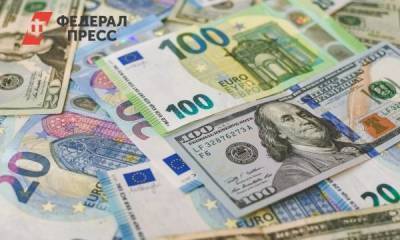 Россияне начали скупать наличные иностранные валюты