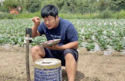 Китайские фермеры рвутся в TikTok, зарабатывая миллионы и зазывая в село молодежь