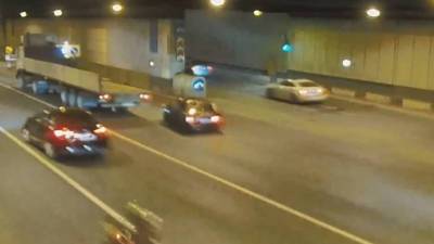 Шашки на дороге: момент аварии в столичном тоннеле попал на видео