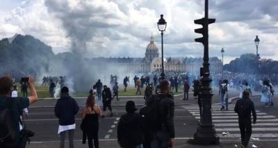 Масштабные протесты во Франции против антиковидных мер жестко подавляются полицией - видео