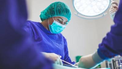 Больница отправила 2 сотрудников в административный отпуск после пересадки почки не тому больному