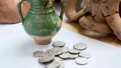 Более 300 уникальных древних монет обнаружили археологи в ходе раскопок в Лондоне