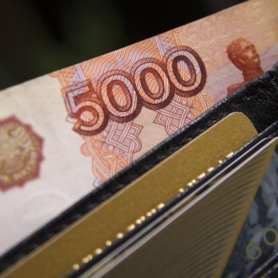 Уже 7 млн родителей оформили "школьные" выплаты в 10 тысяч рублей
