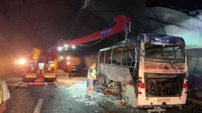 В Италии водитель успел высадить 25 детей из автобуса, который вспыхнул и сгорел дотла